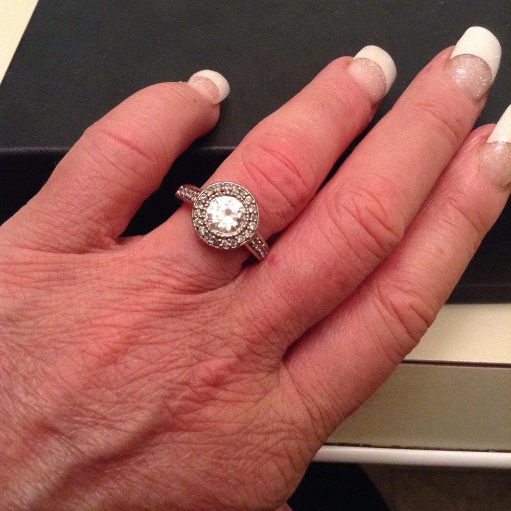 Engagement ring round pillow setting